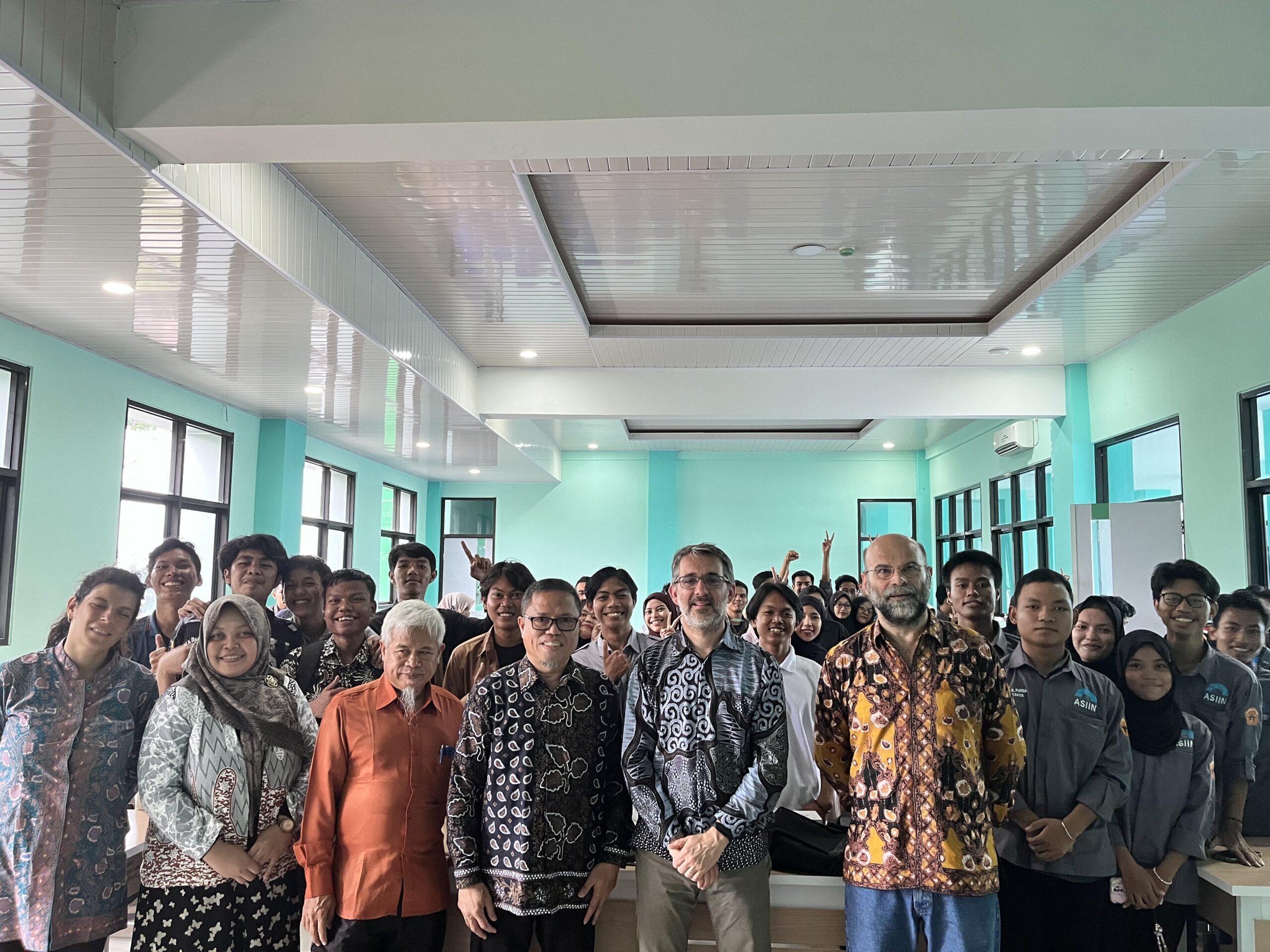 KULIAH UMUM FAKULTAS PERTANIAN UNIVERSITAS JAMBI DENGAN TEMA ” TOWARDS THE AGROECOLOGICAL MANAGEMENT OF RUBBER PLANTATIONS : INSIGHTS FROM RESEARCH WORKS IN THAILAND AND IVORY COAST DAN AGROFORESTRY SYSTEMS IN NICARAGUA AND COSTA RICA “