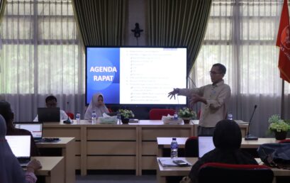 DEKAN FAKULTAS PERTANIAN UNIVERSITAS JAMBI MEMIMPIN RAPAT PIMPINAN FAKULTAS PERTANIAN DI RUANG RAPAT SENAT FAKULTAS PERTANIAN UNIVERSITAS JAMBI