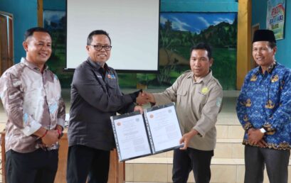 FAKULTAS PERTANIAN SERAHKAN DOKUMEN IMPLEMENTATION ARRANGEMENT (IA) KEPADA DINAS TANAMAN PANGAN DAN HOLTIKULTURA KABUPATEN KERINCI