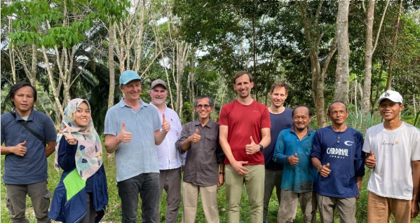 DELEGASI KEMENTERIAN PERTANIAN, PANGAN DAN KEWILAYAHAN JERMAN (BMEL) KUNJUNGI PLOT PENELITIAN CRC 990 DI JAMBI DELEGASI KEMENTERIAN PERTANIAN, PANGAN DAN KEWILAYAHAN JERMAN (BMEL) KUNJUNGI PLOT PENELITIAN CRC 990 DI JAMBI