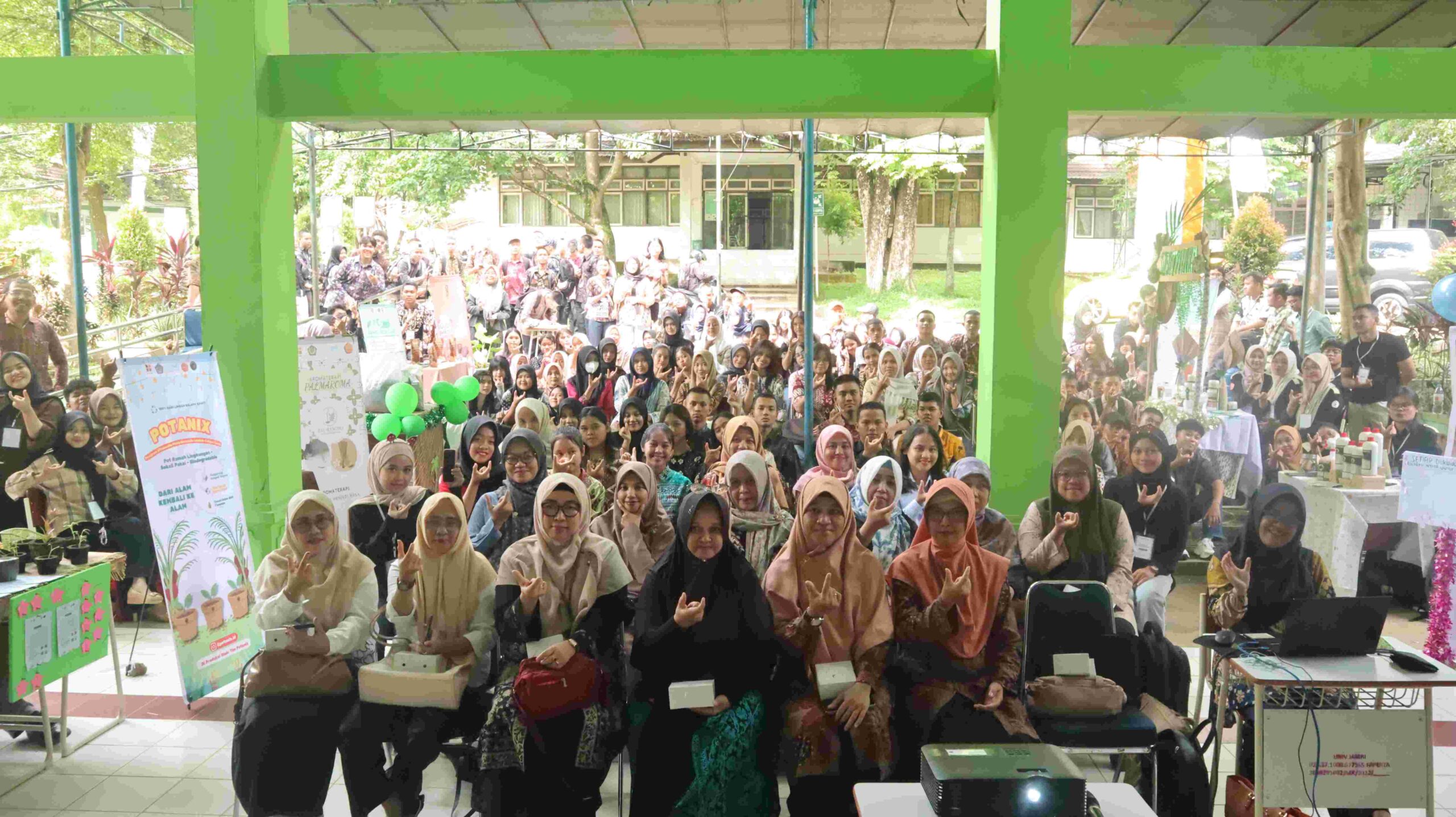 DEMO DAY : PERINTISAN WIRAUSAHA MUDA BERBASIS LIMBAH KELAPA SAWIT DI PROVINSI JAMBI DEMO DAY : PERINTISAN WIRAUSAHA MUDA BERBASIS LIMBAH KELAPA SAWIT DI PROVINSI JAMBI