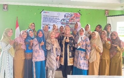 FAPERTA UNJA GELAR PPM : PEMBERDAYAAN KADER PKK KECAMATAN DANAU TELUK DALAM PEMANFAATAN SAMPAH RUMAH TANGGA