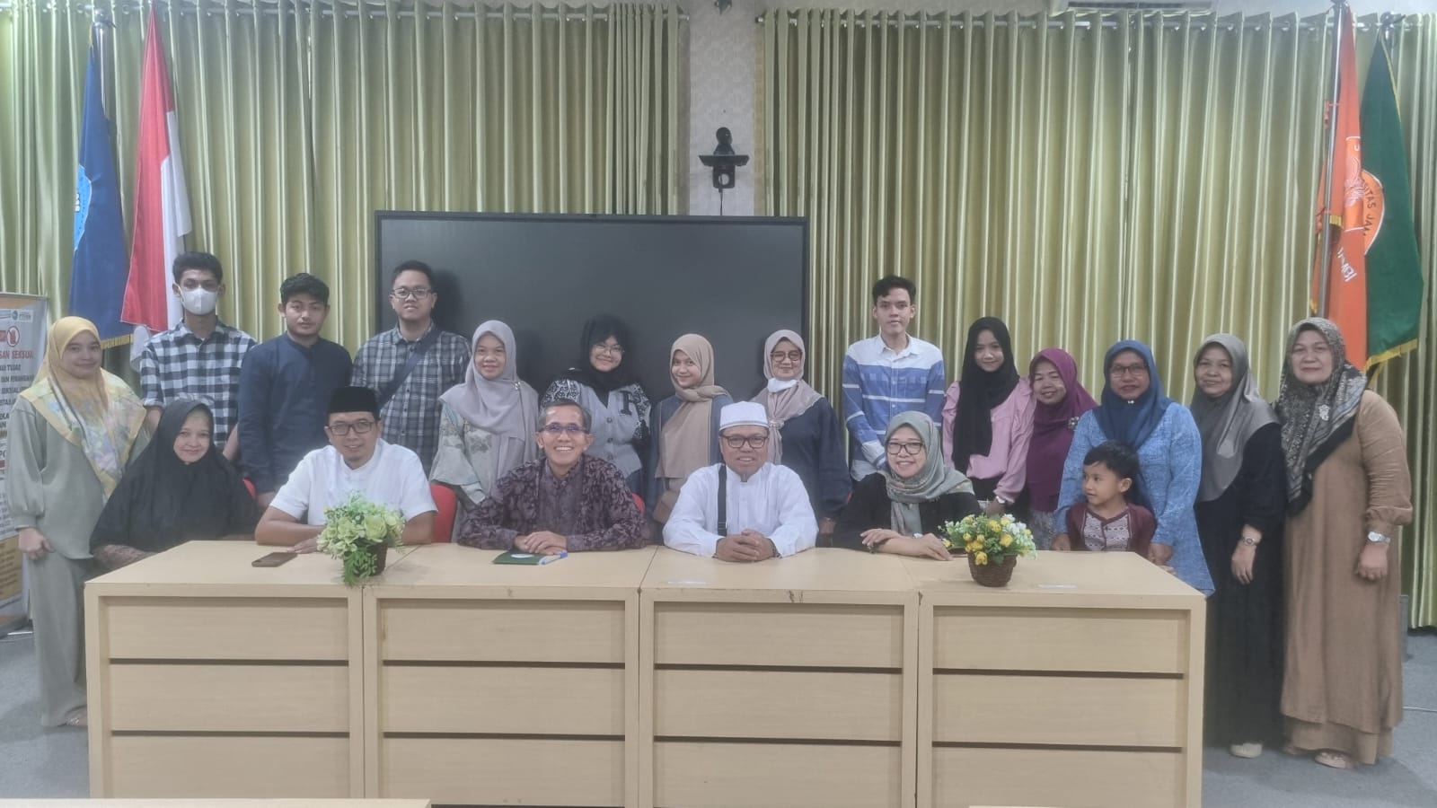 SILATURAHMI MENJELANG IDUL FITRI, DEKAN DAN WAKIL DEKAN FAPERTA UNJA UNDANG KELUARGA PURNA TUGAS DAN BERIKAN SANTUNAN SILATURAHMI MENJELANG IDUL FITRI, DEKAN DAN WAKIL DEKAN FAPERTA UNJA UNDANG KELUARGA PURNA TUGAS DAN BERIKAN SANTUNAN
